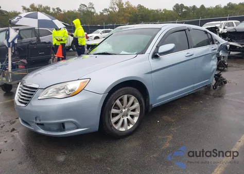 2013 Chrysler 200 Touring z USA, uszkodzony, nr VIN 1C3CCBBB4DN763389